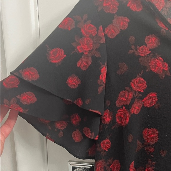 Michael Kors Black With Red Roses Floral Blouse - Picture 5 of 6